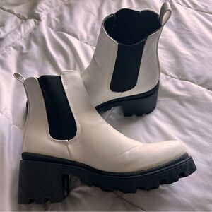 Platform healed white boots